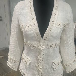 Absolutely stunning WHITE Blazer with gold accessories.